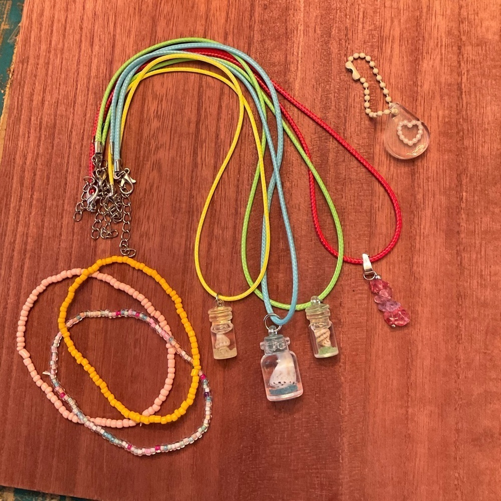 Cute lot of jewelry and keychain! - Picture 1 of 4